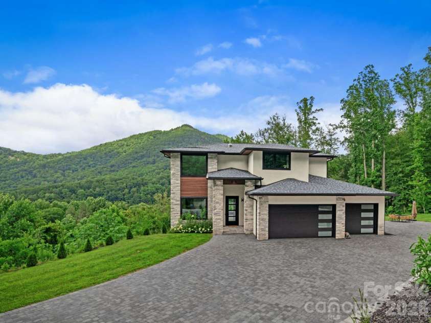 22 Chesten Mountain Drive, Asheville, NC 28803.  MLS# CAR4334773, YatesRealty ID 9392. 