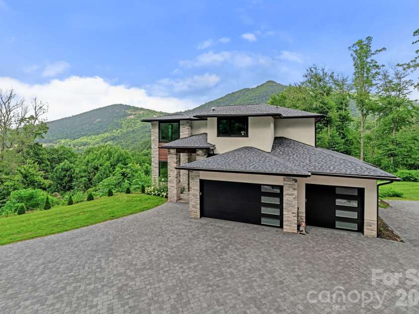 22 Chesten Mountain Drive, Asheville, NC 28803.  MLS# CAR4334773, YatesRealty ID 9392. 