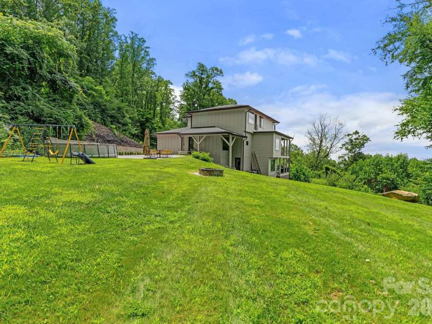 22 Chesten Mountain Drive, Asheville, NC 28803.  MLS# CAR4334773, YatesRealty ID 9392. 