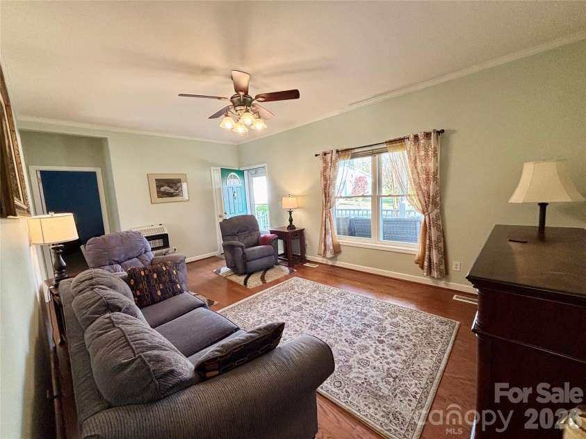 194 Beechnut Drive, Hendersonville, NC 28739.  MLS# CAR4365838, YatesRealty ID 9393. 