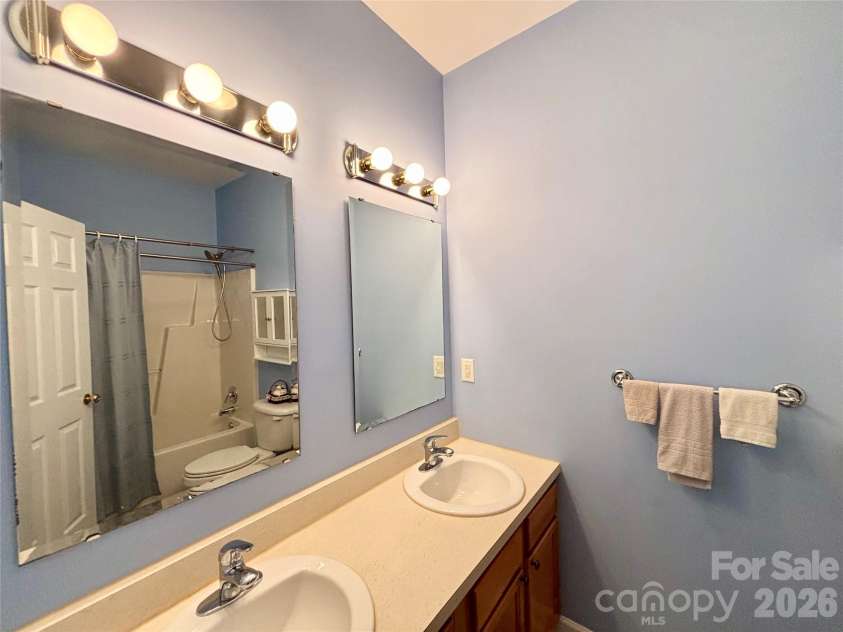 194 Beechnut Drive, Hendersonville, NC 28739.  MLS# CAR4365838, YatesRealty ID 9393. 