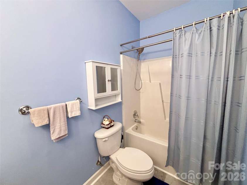 194 Beechnut Drive, Hendersonville, NC 28739.  MLS# CAR4365838, YatesRealty ID 9393. 