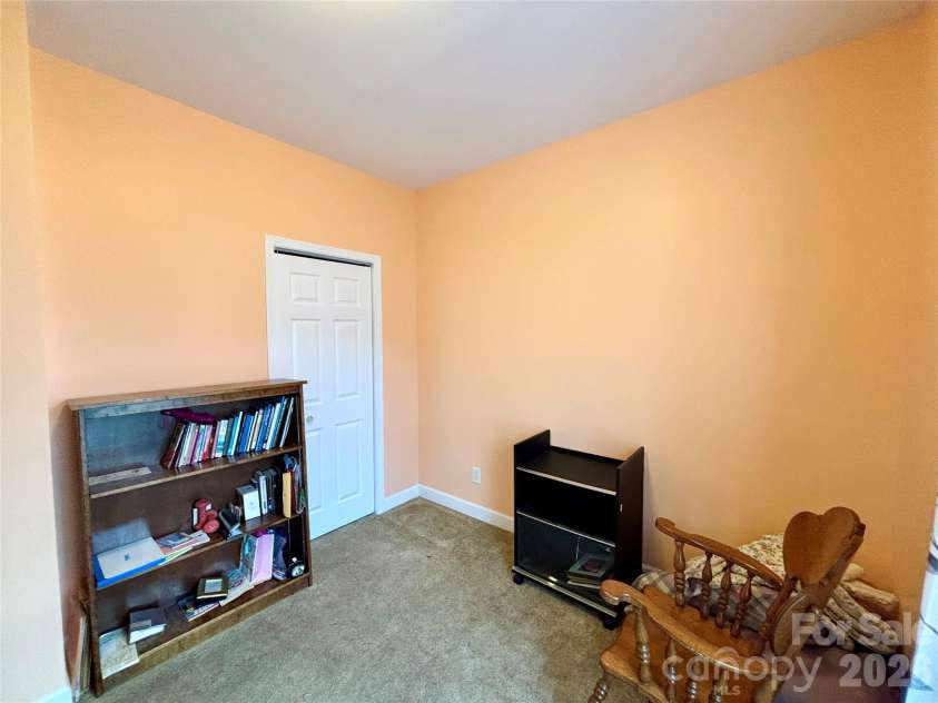 194 Beechnut Drive, Hendersonville, NC 28739.  MLS# CAR4365838, YatesRealty ID 9393. 