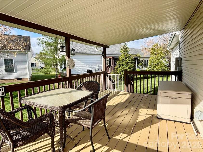 194 Beechnut Drive, Hendersonville, NC 28739.  MLS# CAR4365838, YatesRealty ID 9393. 