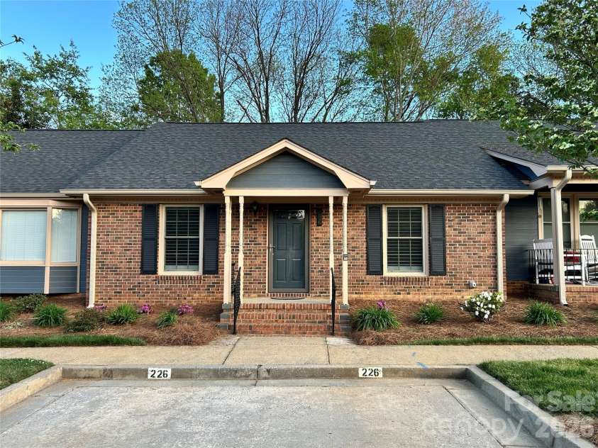 226 Pointe Circle, Rock Hill, SC 29732.  MLS# CAR4365707, YatesRealty ID 9394. 