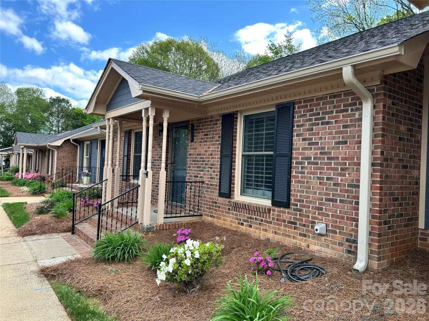 226 Pointe Circle, Rock Hill, SC 29732.  MLS# CAR4365707, YatesRealty ID 9394. 