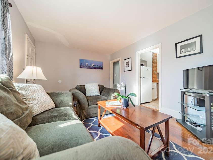 2516 Columbus Circle, Charlotte, NC 28208.  MLS# CAR4213093, YatesRealty ID 9395. 