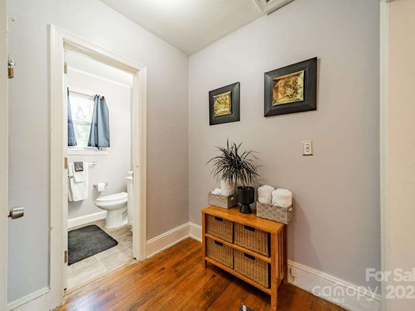 2516 Columbus Circle, Charlotte, NC 28208.  MLS# CAR4213093, YatesRealty ID 9395. 