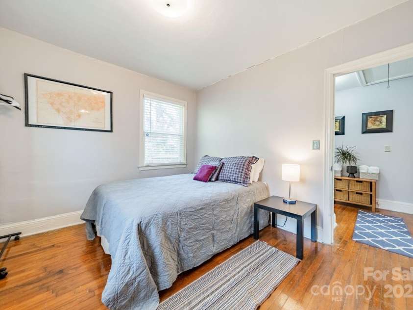 2516 Columbus Circle, Charlotte, NC 28208.  MLS# CAR4213093, YatesRealty ID 9395. 