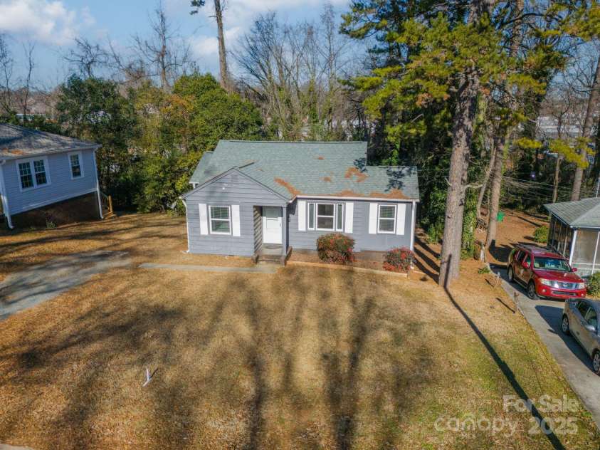 2516 Columbus Circle, Charlotte, NC 28208.  MLS# CAR4213093, YatesRealty ID 9395. 