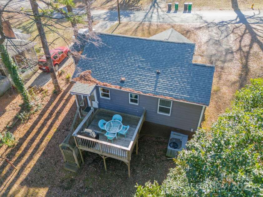 2516 Columbus Circle, Charlotte, NC 28208.  MLS# CAR4213093, YatesRealty ID 9395. 
