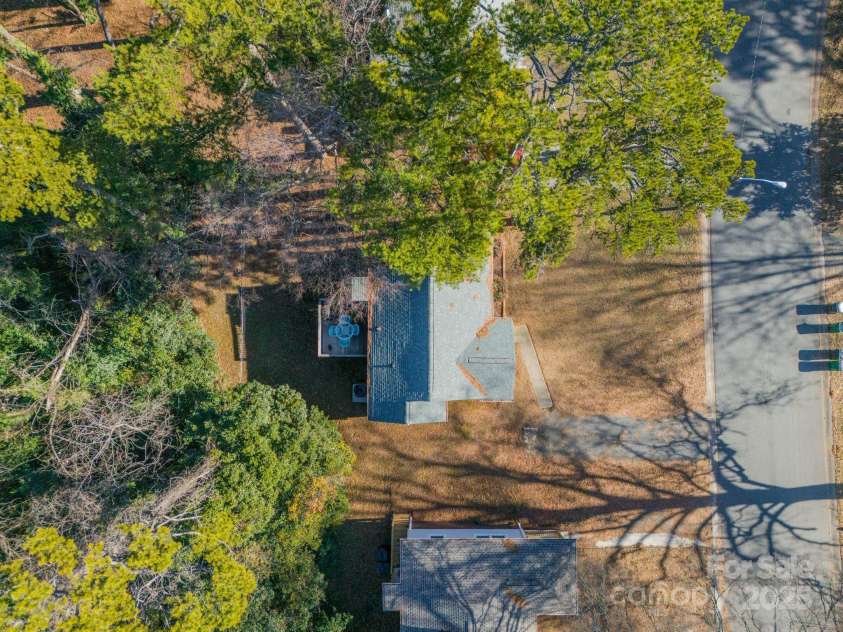 2516 Columbus Circle, Charlotte, NC 28208.  MLS# CAR4213093, YatesRealty ID 9395. 