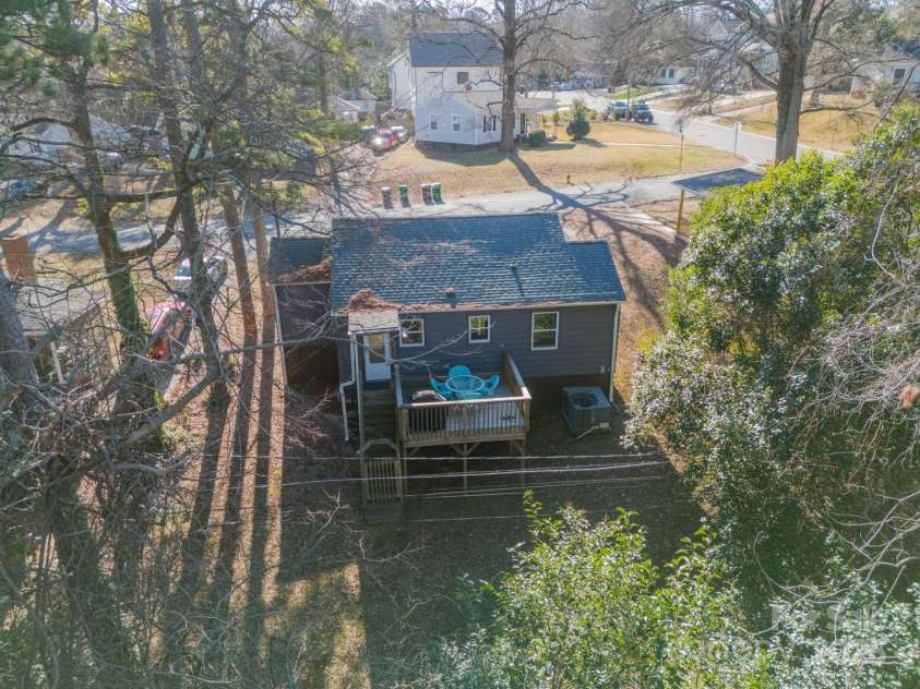 2516 Columbus Circle, Charlotte, NC 28208.  MLS# CAR4213093, YatesRealty ID 9395. 