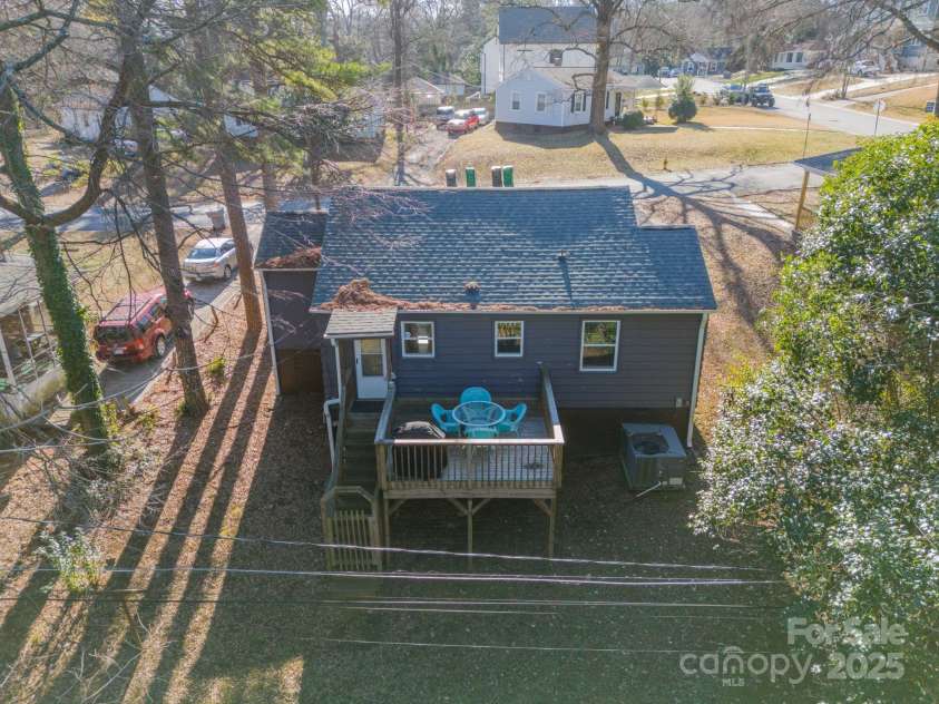 2516 Columbus Circle, Charlotte, NC 28208.  MLS# CAR4213093, YatesRealty ID 9395. 