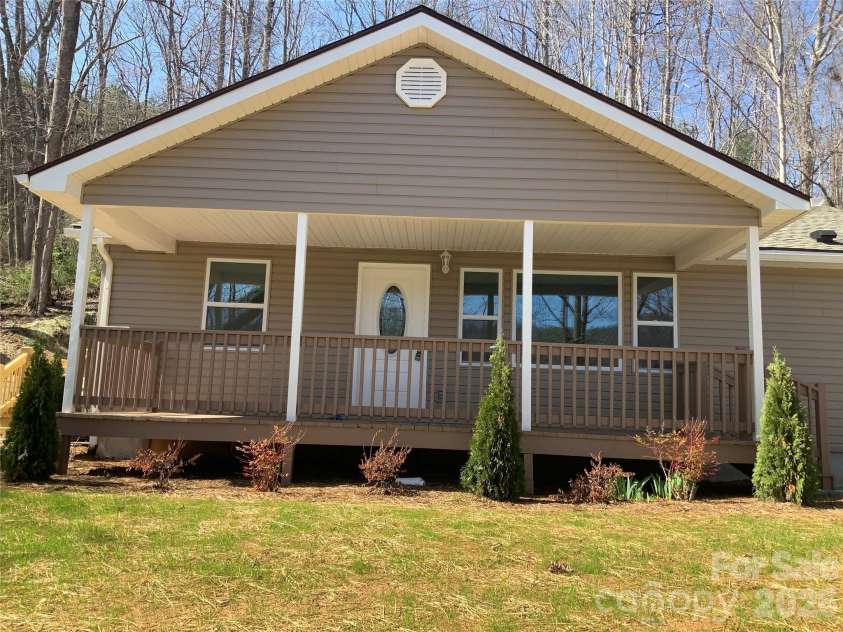 841 B CHARLOTTE Highway, Fairview, NC 28730.  MLS# CAR4334477, YatesRealty ID 9395. 
