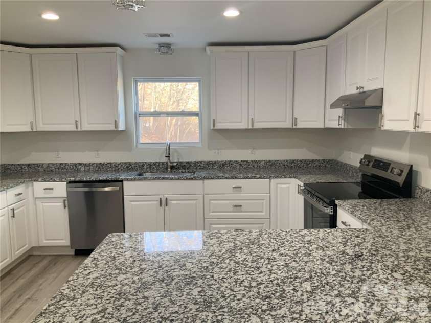 841 B CHARLOTTE Highway, Fairview, NC 28730.  MLS# CAR4334477, YatesRealty ID 9395. 
