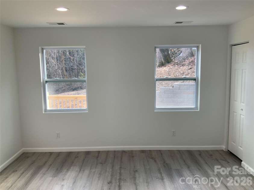 841 B CHARLOTTE Highway, Fairview, NC 28730.  MLS# CAR4334477, YatesRealty ID 9395. 