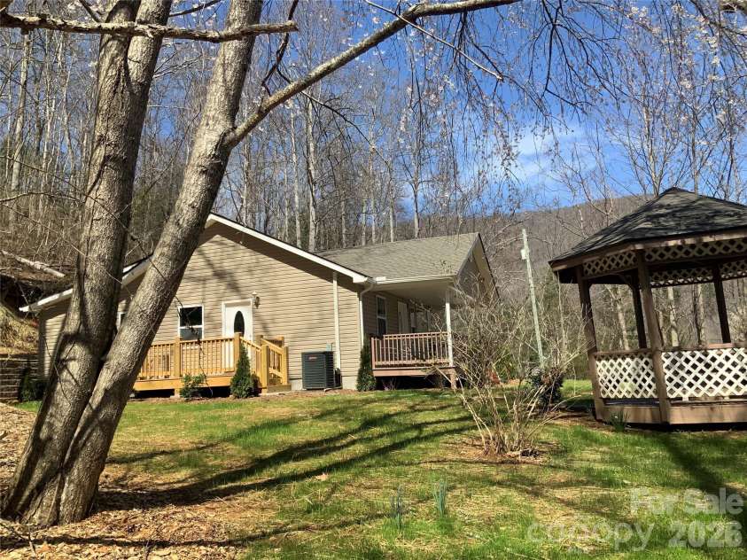 841 B CHARLOTTE Highway, Fairview, NC 28730.  MLS# CAR4334477, YatesRealty ID 9395. 
