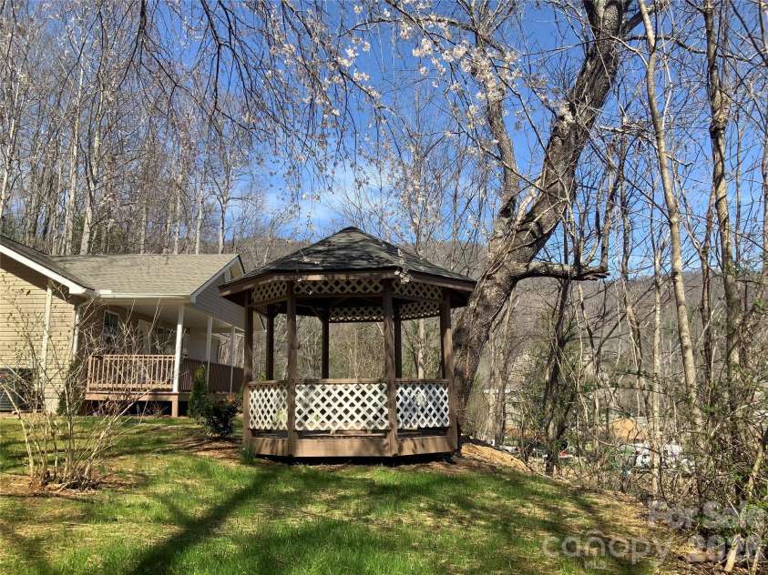 841 B CHARLOTTE Highway, Fairview, NC 28730.  MLS# CAR4334477, YatesRealty ID 9395. 