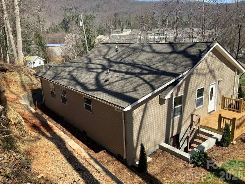 841 B CHARLOTTE Highway, Fairview, NC 28730.  MLS# CAR4334477, YatesRealty ID 9395. 