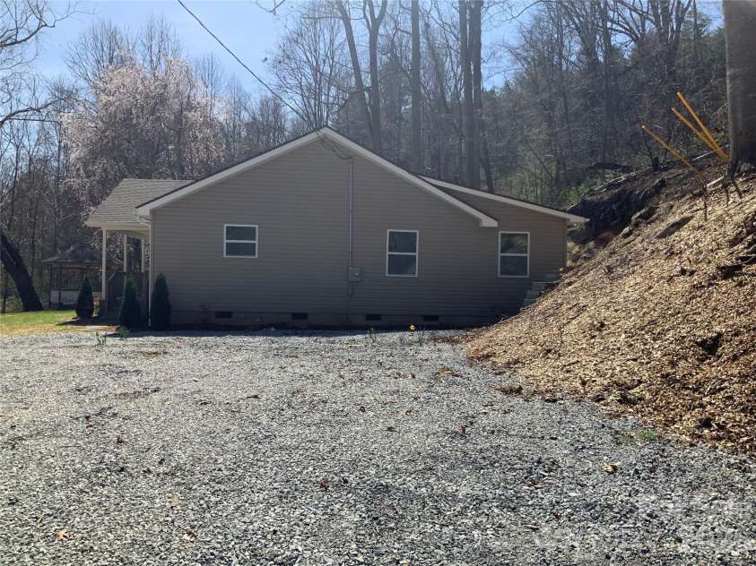 841 B CHARLOTTE Highway, Fairview, NC 28730.  MLS# CAR4334477, YatesRealty ID 9395. 