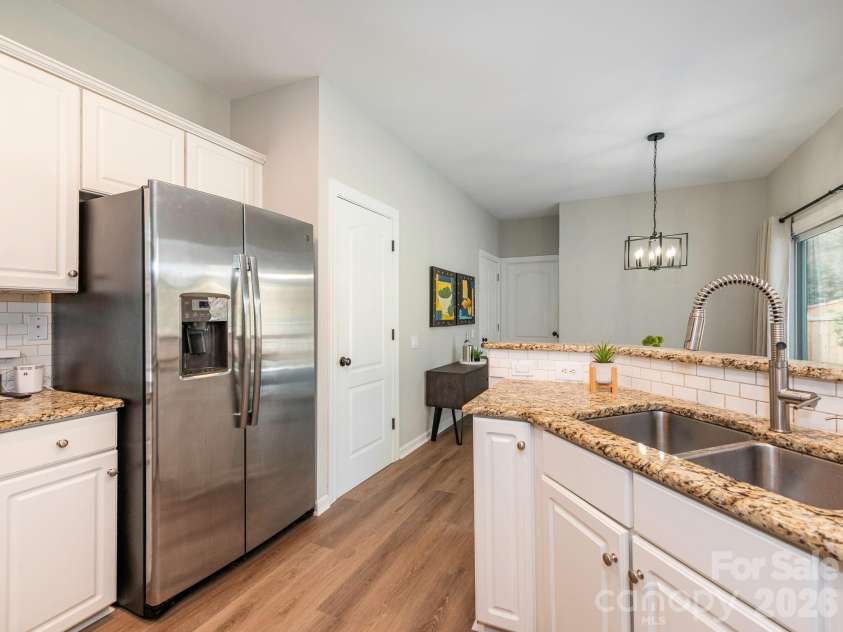2824 Providence Spring Lane, Charlotte, NC 28270.  MLS# CAR4364647, YatesRealty ID 9396. 