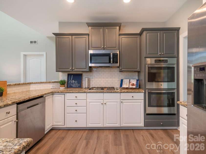 2824 Providence Spring Lane, Charlotte, NC 28270.  MLS# CAR4364647, YatesRealty ID 9396. 
