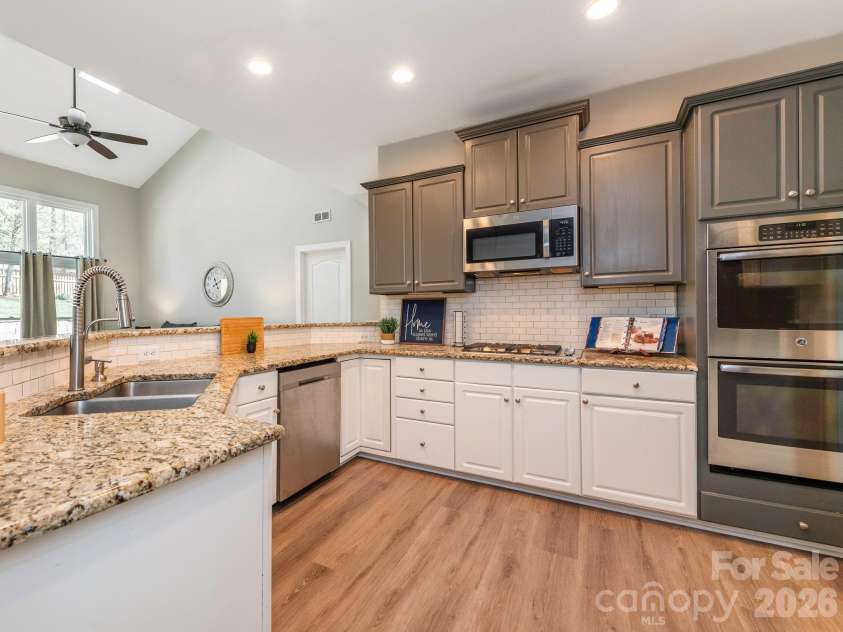 2824 Providence Spring Lane, Charlotte, NC 28270.  MLS# CAR4364647, YatesRealty ID 9396. 
