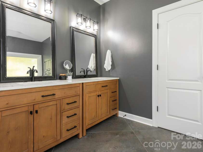 2824 Providence Spring Lane, Charlotte, NC 28270.  MLS# CAR4364647, YatesRealty ID 9396. 
