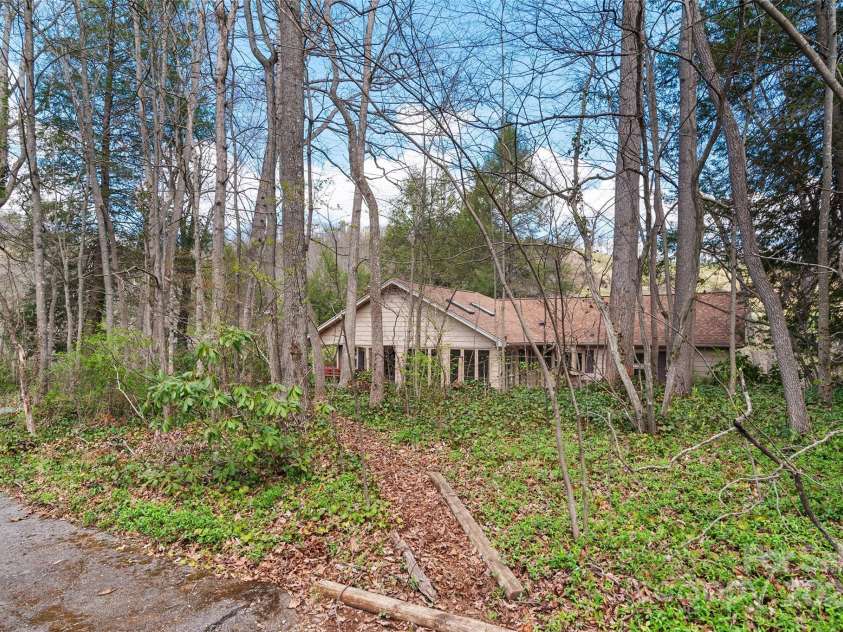 54 Forest Hill Drive, Canton, NC 28716.  MLS# CAR4243351, YatesRealty ID 9398. 