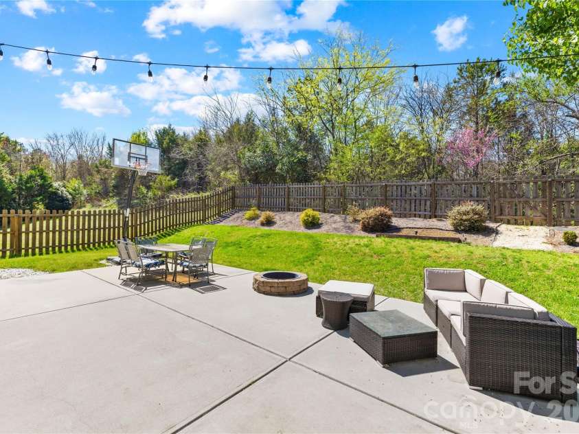 10915 Northgate Trail Drive, Charlotte, NC 28215.  MLS# CAR4358553, YatesRealty ID 9399. Backyard Patio