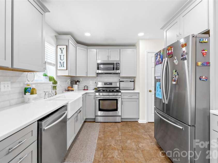10915 Northgate Trail Drive, Charlotte, NC 28215.  MLS# CAR4358553, YatesRealty ID 9399. Kitchen