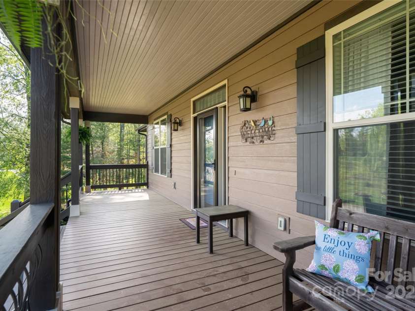 70 King Heights Drive, Fletcher, NC 28732.  MLS# CAR4250511, YatesRealty ID 9399. 