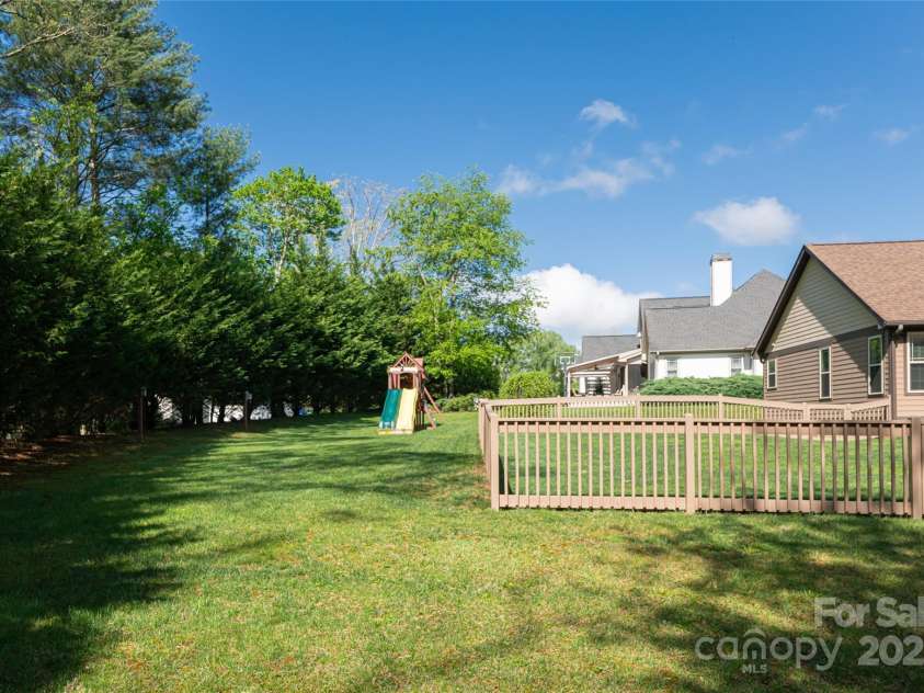 70 King Heights Drive, Fletcher, NC 28732.  MLS# CAR4250511, YatesRealty ID 9399. 