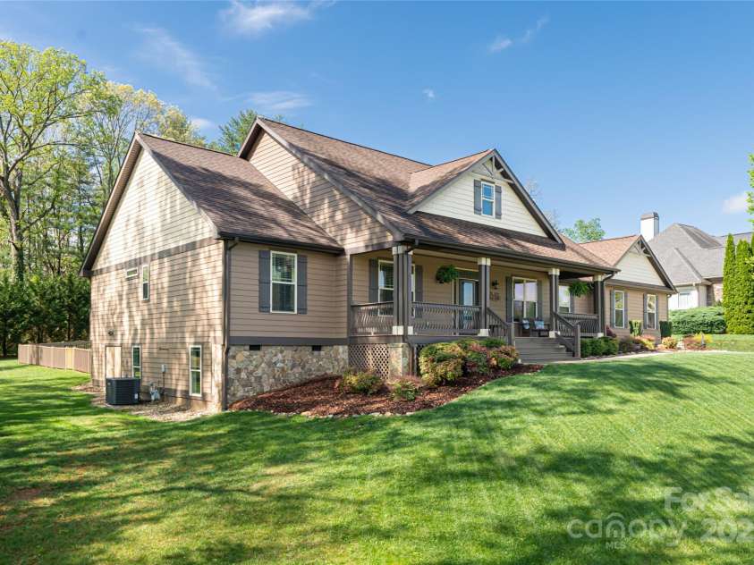 70 King Heights Drive, Fletcher, NC 28732.  MLS# CAR4250511, YatesRealty ID 9399. 