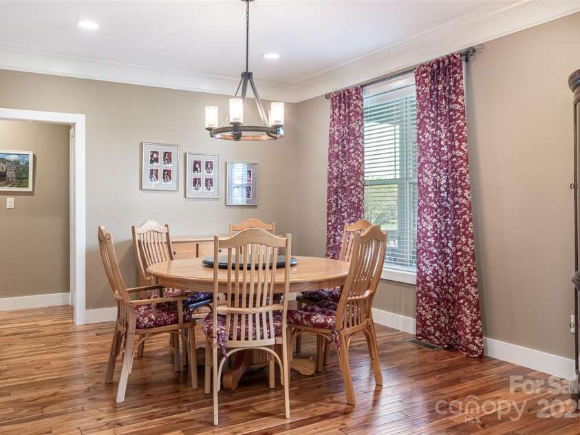 70 King Heights Drive, Fletcher, NC 28732.  MLS# CAR4250511, YatesRealty ID 9399. 