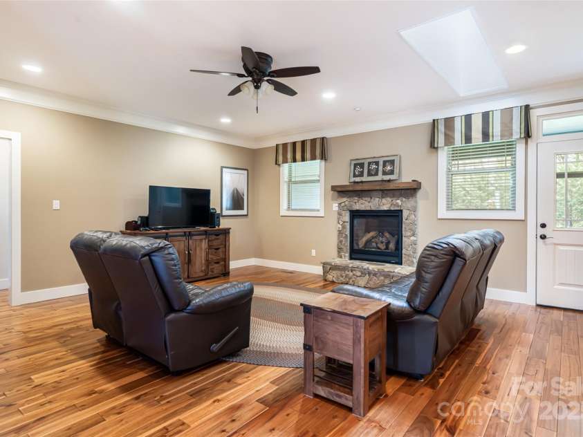 70 King Heights Drive, Fletcher, NC 28732.  MLS# CAR4250511, YatesRealty ID 9399. 