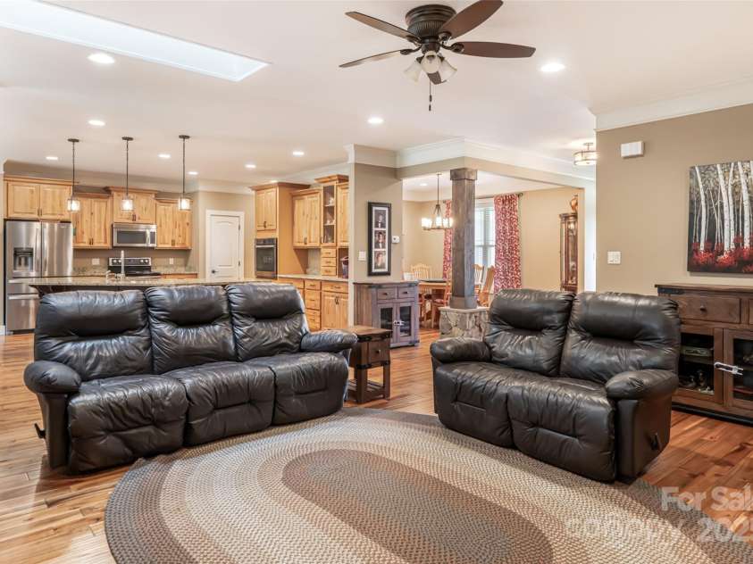 70 King Heights Drive, Fletcher, NC 28732.  MLS# CAR4250511, YatesRealty ID 9399. 