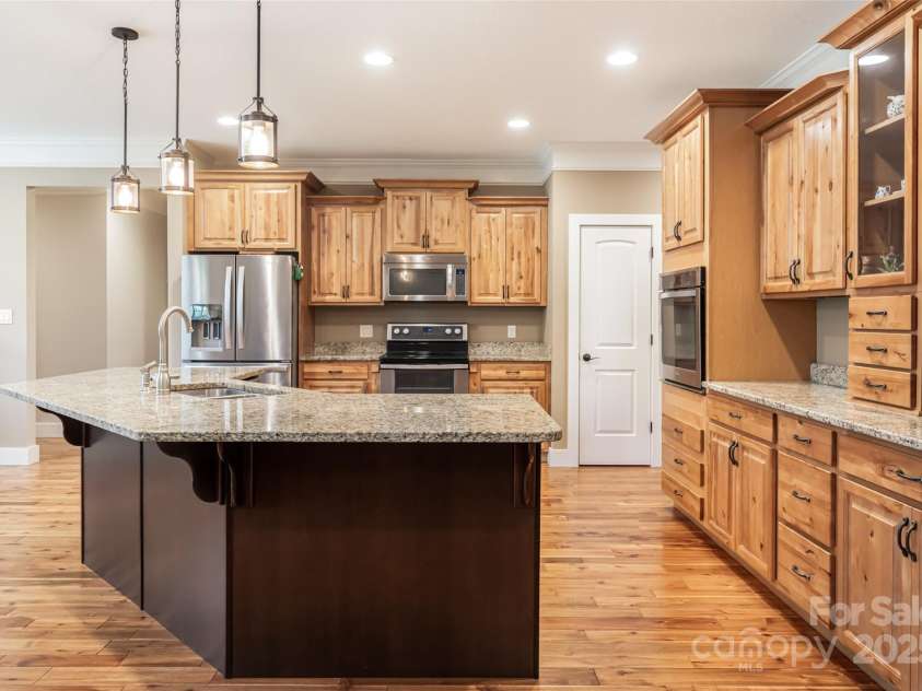 70 King Heights Drive, Fletcher, NC 28732.  MLS# CAR4250511, YatesRealty ID 9399. 
