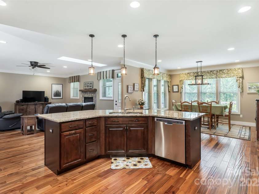 70 King Heights Drive, Fletcher, NC 28732.  MLS# CAR4250511, YatesRealty ID 9399. 