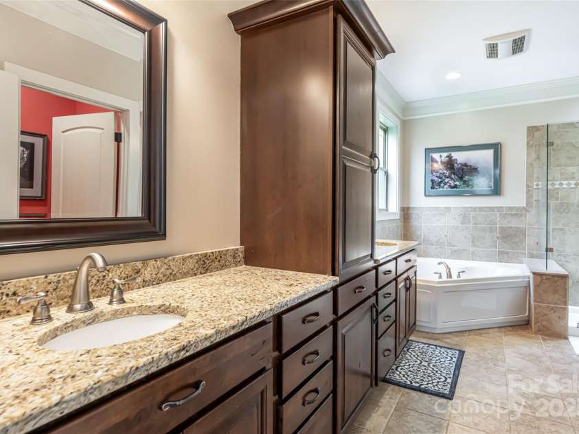 70 King Heights Drive, Fletcher, NC 28732.  MLS# CAR4250511, YatesRealty ID 9399. 