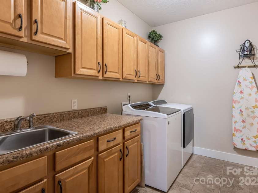 70 King Heights Drive, Fletcher, NC 28732.  MLS# CAR4250511, YatesRealty ID 9399. 