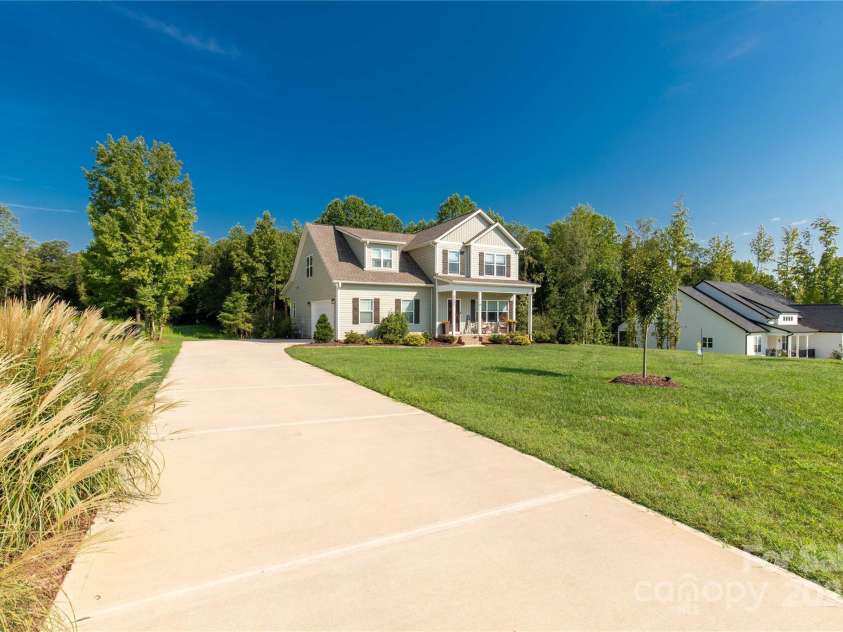 5051 Oxbow Run Lane, York, SC 29710.  MLS# CAR4223751, YatesRealty ID 940. 