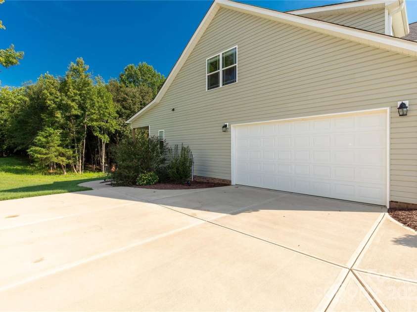 5051 Oxbow Run Lane, York, SC 29710.  MLS# CAR4223751, YatesRealty ID 940. 