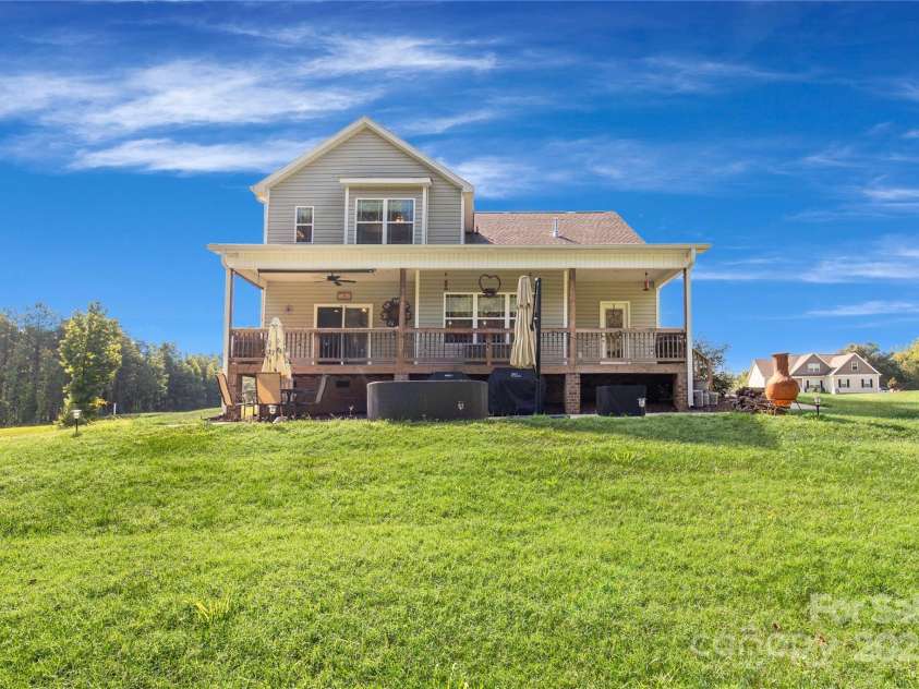 5051 Oxbow Run Lane, York, SC 29710.  MLS# CAR4223751, YatesRealty ID 940. 