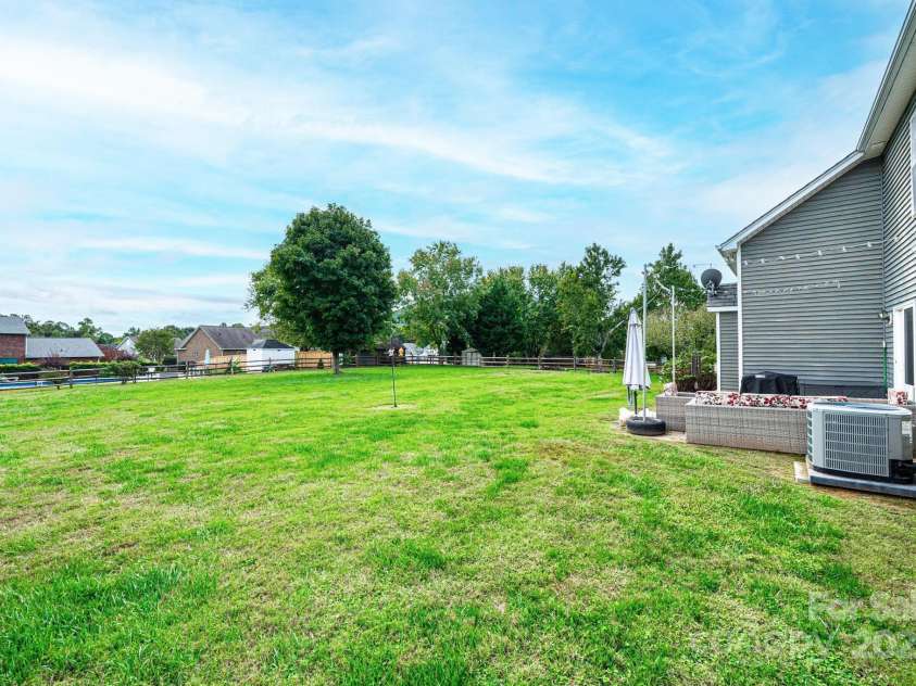 1472 Sweetbriar Lane, Hickory, NC 28602.  MLS# CAR4313023, YatesRealty ID 9400. 