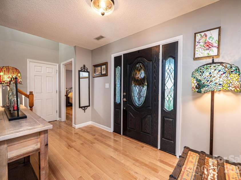 1472 Sweetbriar Lane, Hickory, NC 28602.  MLS# CAR4313023, YatesRealty ID 9400. 