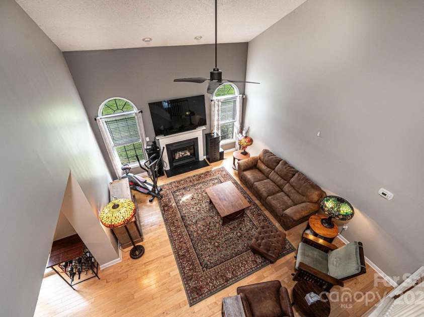 1472 Sweetbriar Lane, Hickory, NC 28602.  MLS# CAR4313023, YatesRealty ID 9400. 