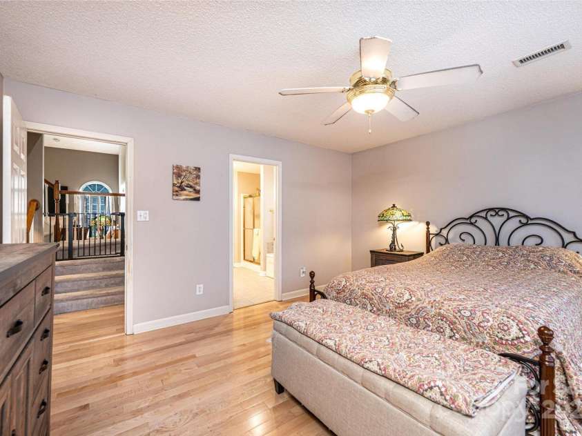 1472 Sweetbriar Lane, Hickory, NC 28602.  MLS# CAR4313023, YatesRealty ID 9400. 
