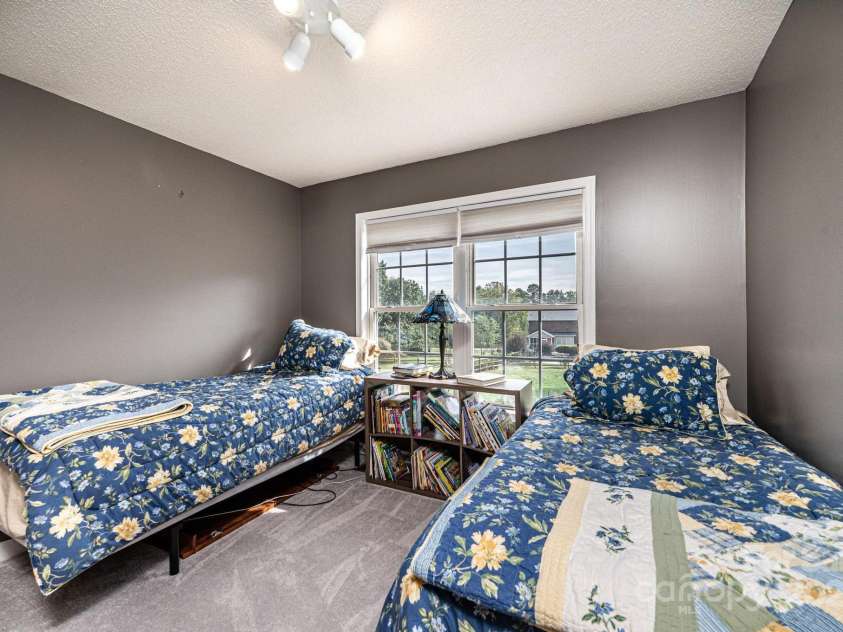 1472 Sweetbriar Lane, Hickory, NC 28602.  MLS# CAR4313023, YatesRealty ID 9400. 